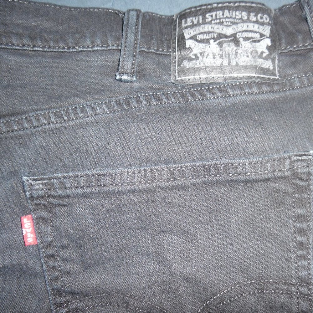 LEVI'S. 550. BLACK. 42X30. MENS